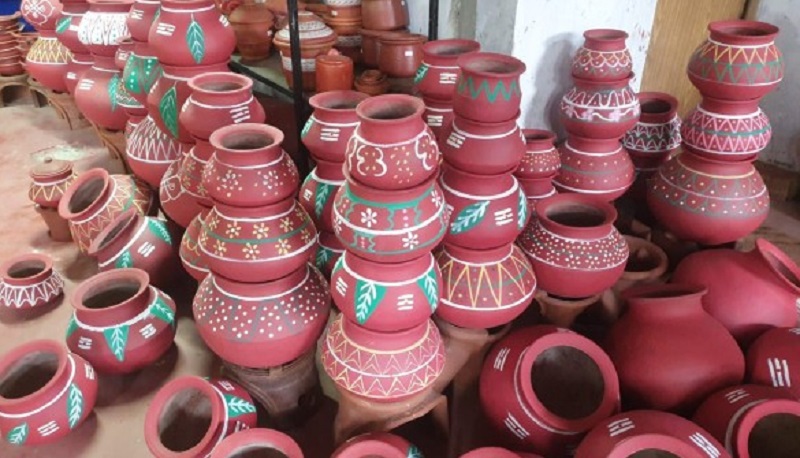 தைத்திருநாளை முன்னிட்டு நாட்டில் சூடு பிடித்துள்ள மண் பானை விற்பனை!