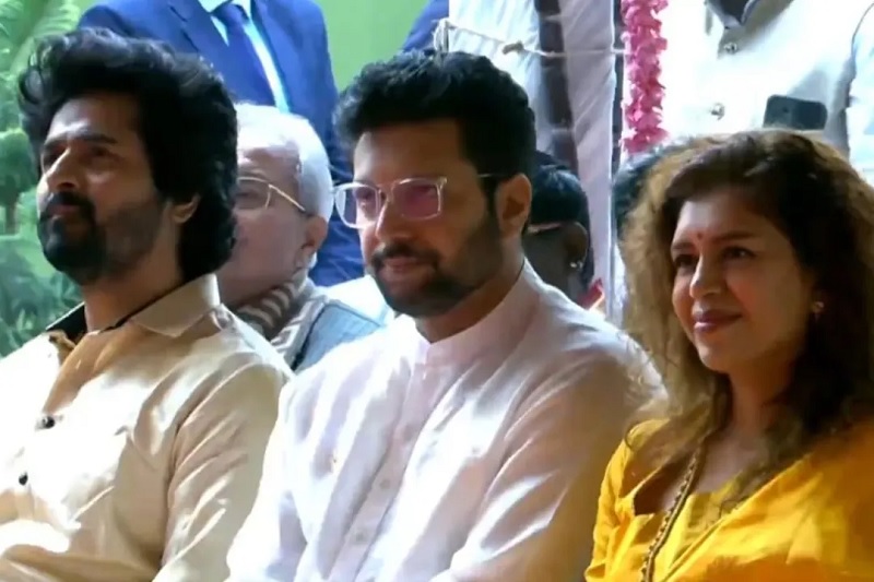 பிரதமர் மோடி பங்கேற்ற பொங்கல் விழாவில் கலந்து கொண்ட நடிகர்கள்