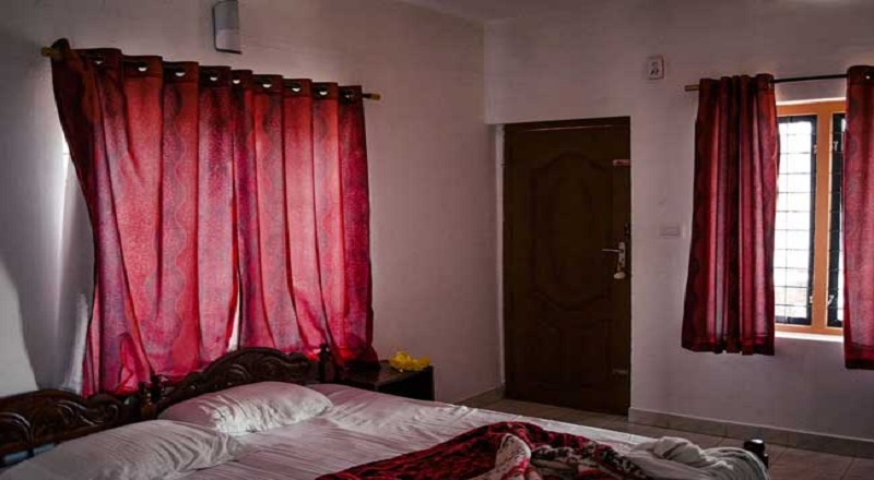 அஹங்கமவில் கூரிய ஆயுதத்தால் தாக்கப்பட்டு இருவர் கொலை!