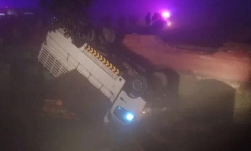 பாகிஸ்தானில் பனிமூட்டம் காரணமாக ஏற்பட்ட விபத்தில் 14 பேர் உயிரிழப்பு