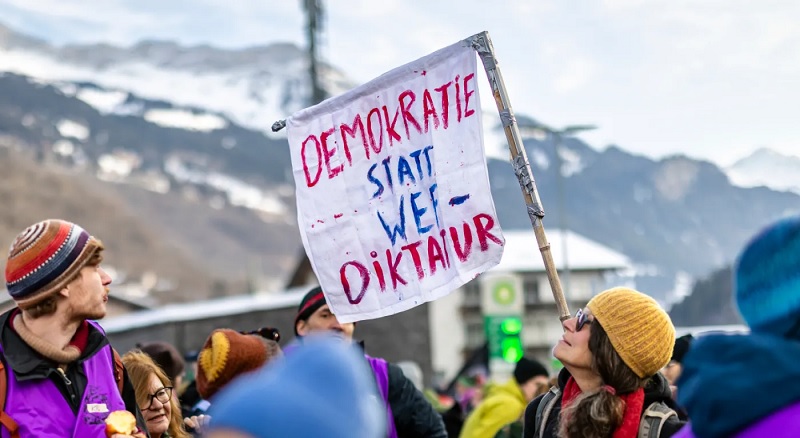 சுவிட்சர்லாந்தில் நடைபெற்ற உலக பொருளாதார மன்ற எதிர்ப்பு ஆர்ப்பாட்டம்