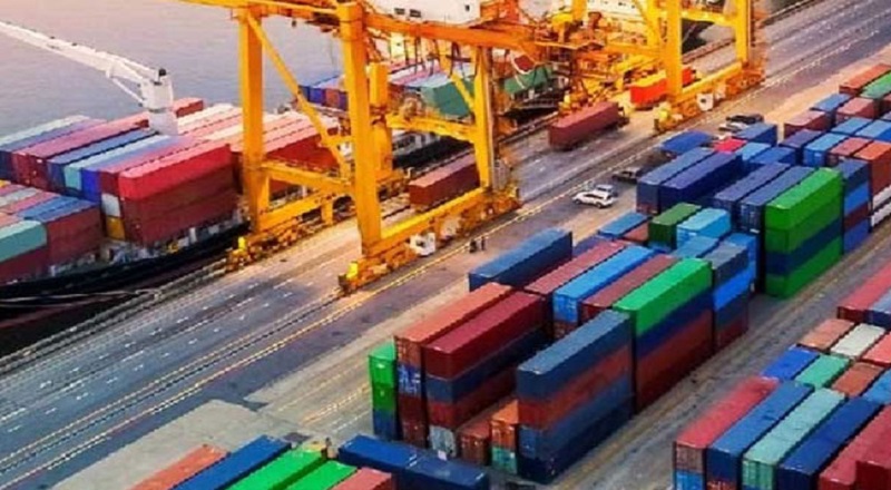 துறைமுகத்தில் தேங்கிக் கிடக்கும் உப்புக் கொள்கலன்கள்!