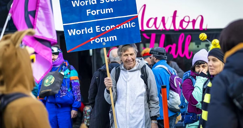 சுவிஸில் உலகப் பொருளாதார மன்ற மாநாட்டிற்கு எதிராக மாபெரும் ஆர்ப்பாட்டம்