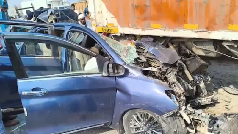 ராஜஸ்தானில் கார் விபத்தில் ஒரே குடும்பத்தை சேர்ந்த மூவர் மரணம்