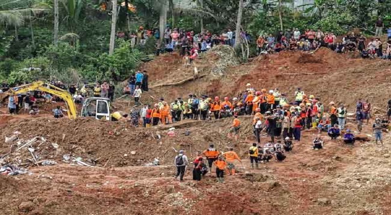 இந்தோனேசியாவின் மேற்கு ஜாவாவில் நிலச்சரிவு -07 பேர் பலி, 82 பேர் மாயம்!