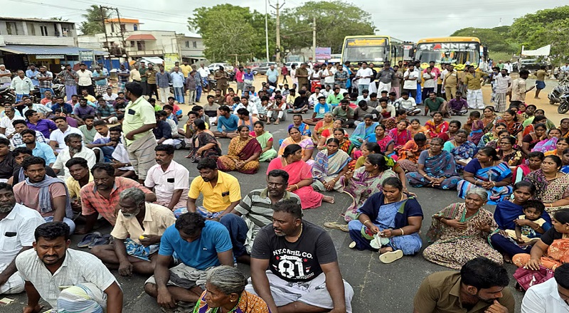 உடல்நிலை சரியில்லாத நிலையில் சிறையில் வாடும் மீனவர்கள் - போராட்டத்தில் இறங்கிய உறவினர்கள்!