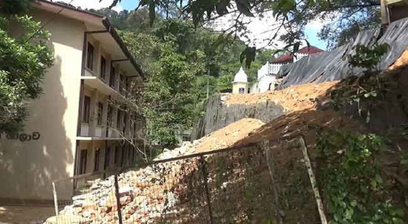 நாவலப்பிட்டியில் 02 மாதங்களாக மூடப்பட்டிருந்த பாடசாலை - மீளத் திறக்கப்படுமா?