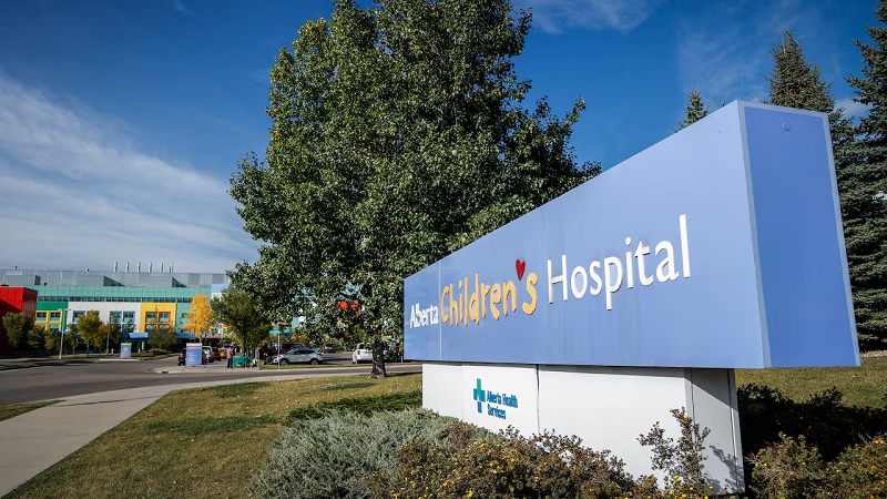 கனேடிய மாகாணம் ஒன்றில் நீச்சல் குள்ளத்தில் விளையாடிய சிறுவர்களுக்கு நேர்ந்த கதி