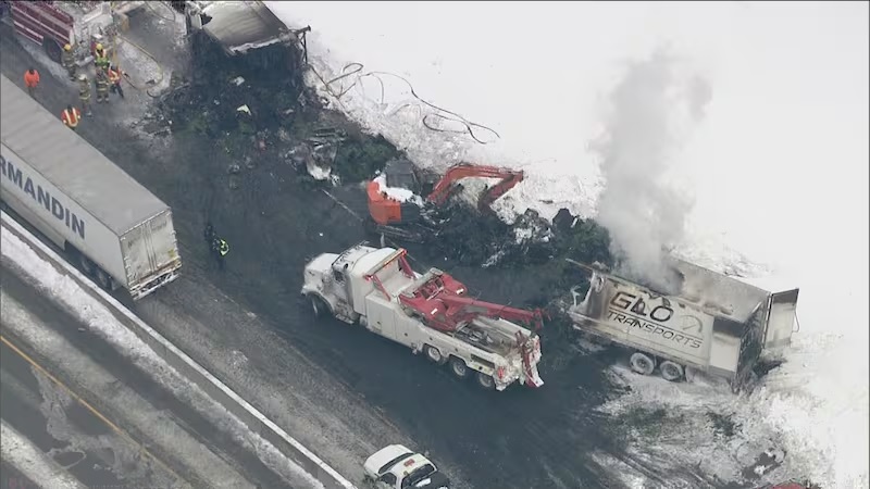 ஒன்டாரியோவில் 50 வாகனங்கள் ஒன்றுடன் ஒன்று மோதி விபத்து