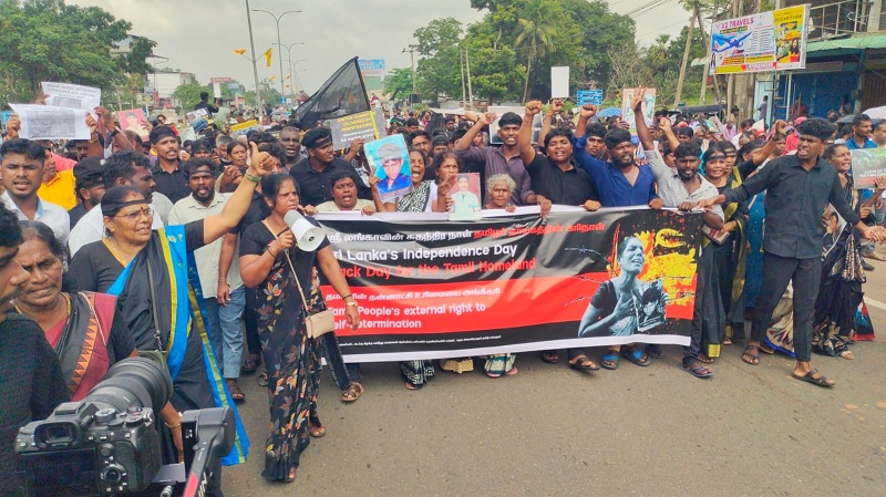 கிளிநொச்சியில் நடைபெற்ற சுதந்திர தின எதிர்ப்பு போராட்டம்!