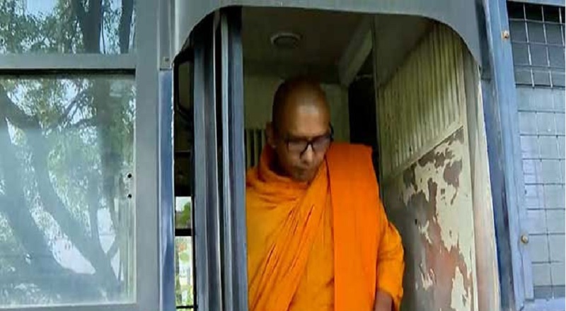 கஸ்ஸப தேரர் உட்பட  04 பௌத்த பிக்குகளும் நீதிமன்றத்தில் முன்னிலை!