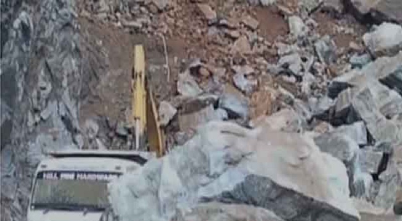 கல்குவாரியில் பாறை வெடித்து  விபத்து - இருவர் பலி!