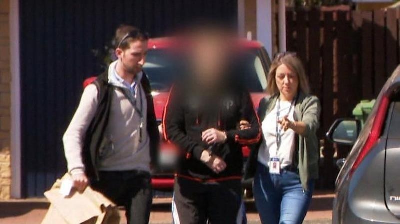 சிறார் பாலியல் துஷ்பிரயோகம் - இங்கிலாந்தில் ஒவ்வொரு மாதமும் 1,000 பேர் கைது