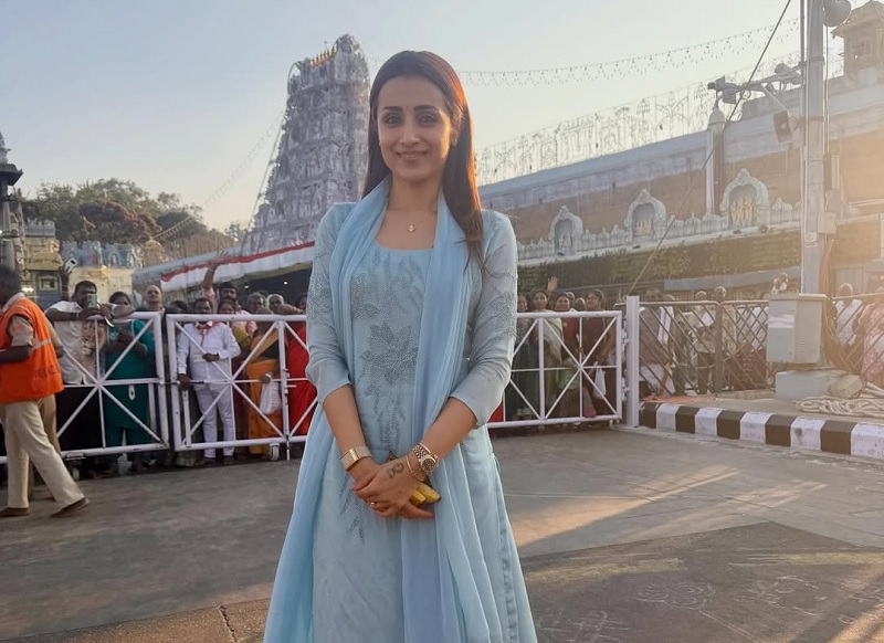 திடீரென திருப்பதி ஏழுமலையான் கோயில் சென்ற நடிகை திரிஷா