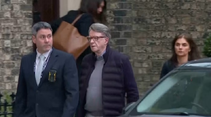 அமெரிக்காவுக்கான முன்னாள் பிரித்தானிய தூதுவர் கைது