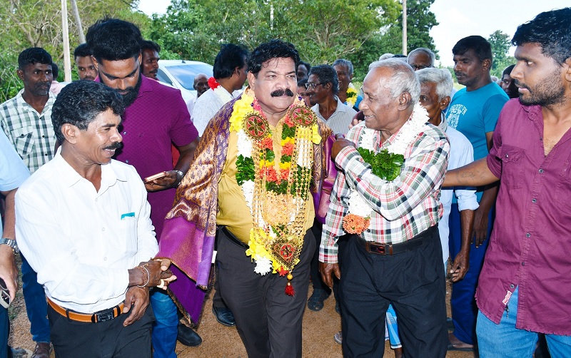 கிளிநொச்சியில் சமுர்த்தி வங்கியின் புதிய கட்டடத்திற்கான அடிக்கல் நாட்டும் நிகழ்வில் பங்கேற்ற அமைச்சர் ராமலிங்கம் சந்திரசேகர்