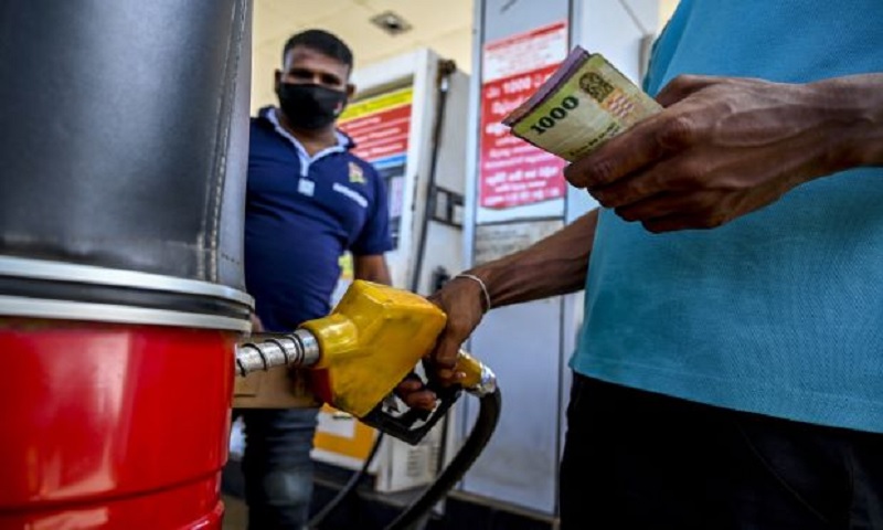 எரிபொருள் விலை 4 ரூபாவால் அதிகரிப்பு - மேலும் அதிகரிக்கும் என எதிர்பார்ப்பு