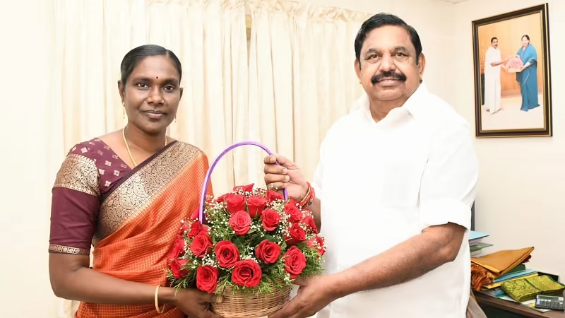 கட்சி மாறிய நாம் தமிழர் கட்சியின் முன்னாள் நிர்வாகி காளியம்மாள்