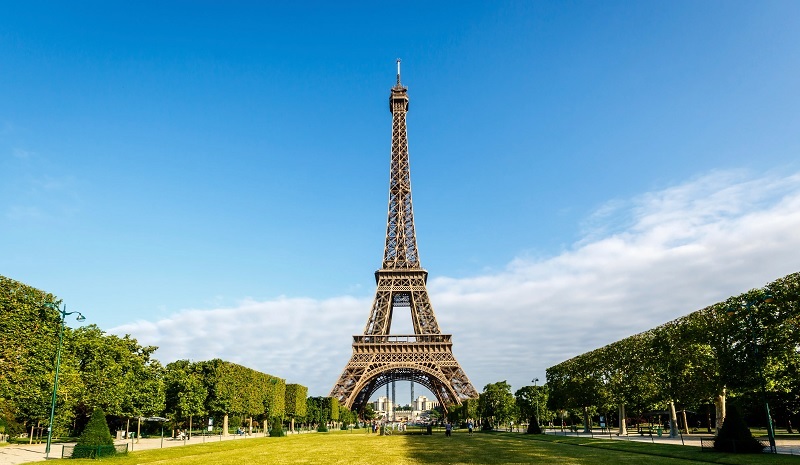 ஈபில் கோபுரம் - வெறுக்கப்பட்ட இரும்புச் சட்டகம்