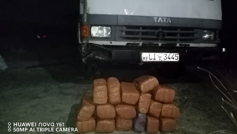 சூட்சுமமாக மறைத்து எடுத்துச் செல்லப்பட்ட கஞ்சா பொதிகள் மீட்பு - சாரதி கைது