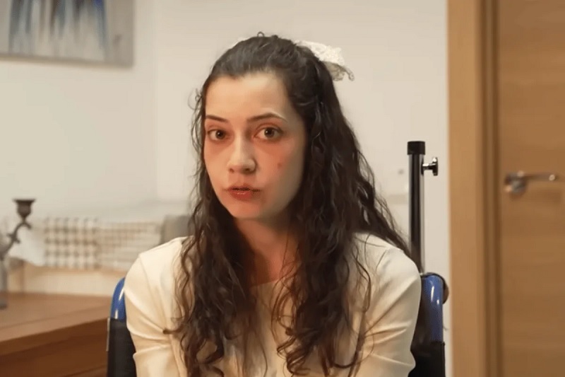 18 மாத சட்டப் போராட்டத்தின் பின் அமைதியாக விடைபெற்ற இளம் பெண்