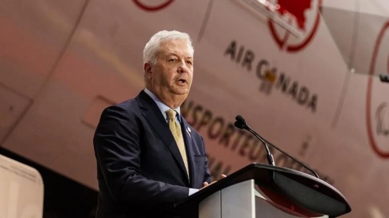 மொழி காரணத்தால் ஏர் கனடா தலைவர் பதவி விலகல்