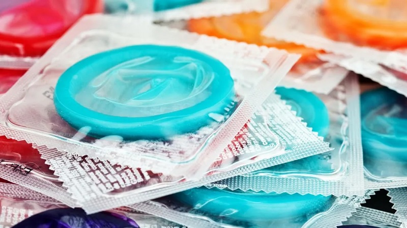 மத்திய கிழக்கு போர் - இந்தியாவில் ஆணுறை உற்பத்தி பாதிப்பு