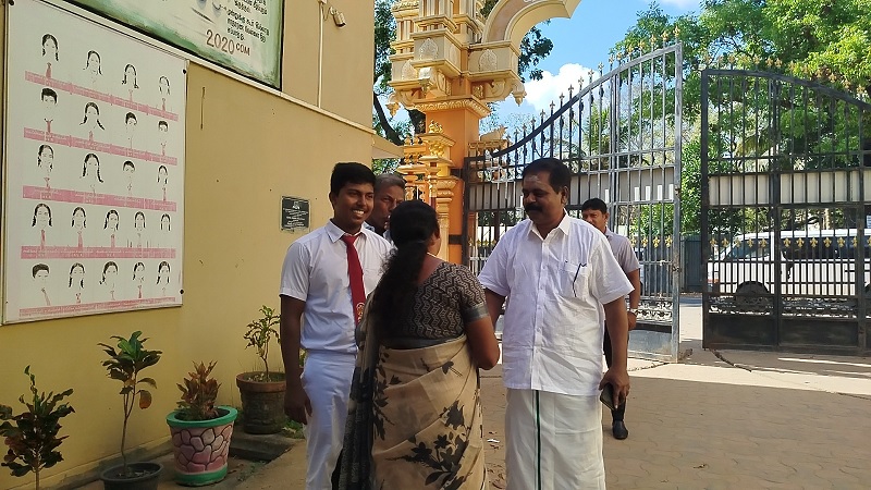 சாதனை மாணவனை நேரில் சென்று பாராட்டிய பாராளுமன்ற உறுப்பினர் சிறீதரன்!