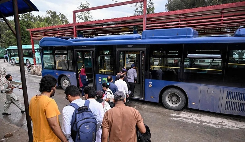 பாகிஸ்தானில் அடுத்த 30 நாட்களுக்கு இலவச பொது போக்குவரத்து சேவை