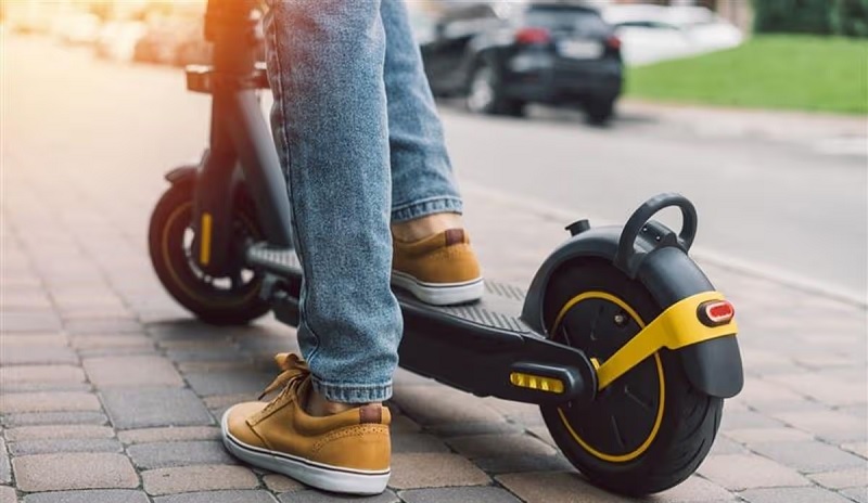 இங்கிலாந்தில் இலத்திரனியல் ஸ்கூட்டர் வைத்திருப்போருக்கு எச்சரிக்கை