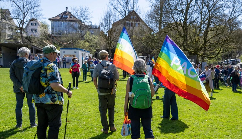 சுவிட்சர்லாந்தில் போர் மற்றும் அடக்குமுறைக்கு எதிராக பல நூறு மக்கள் ஆர்ப்பாட்டம்