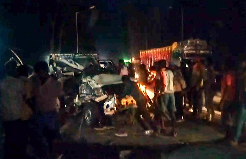 பீகாரில் நடந்த சாலை விபத்தில் 13 பேர் மரணம் - 30 பேர் காயம்