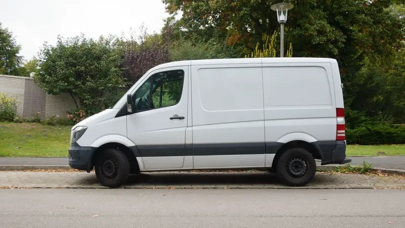 பிரான்சில் 2024 முதல் வேனுக்குள் பூட்டப்பட்டிருந்த 9 வயது சிறுவன் மீட்பு