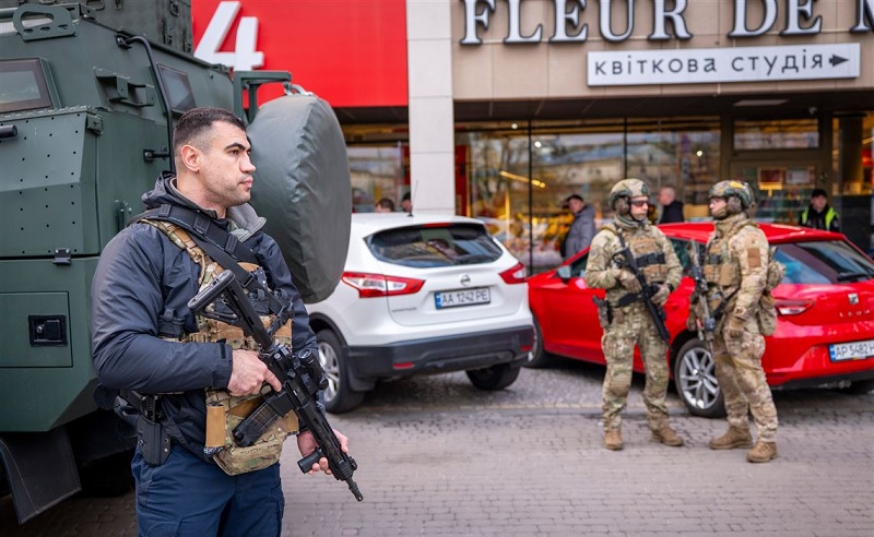 உக்ரைனில் பல்பொருள் அங்காடியில் துப்பாக்கிச் சூடு - 5 பேர் உயிரிழப்பு