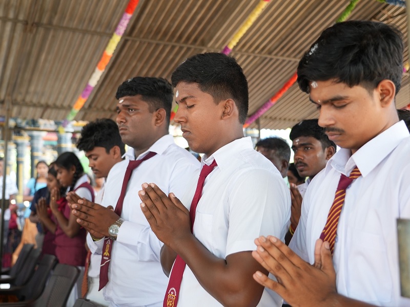 உயர்தரப் பரீட்சையில் சாதனை படைத்த மாணவர்களை கௌரவித்த கிளிநொச்சி புளியம்பொக்கணை நாகதம்பிரான் ஆலய நிர்வாகம்