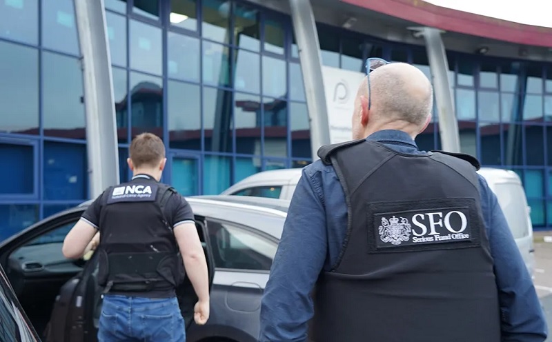 இங்கிலாந்தில் £44 மில்லியன் மதிப்பிலான வீட்டு மோசடி சந்தேகத்தின் பேரில் நான்கு பேர் கைது