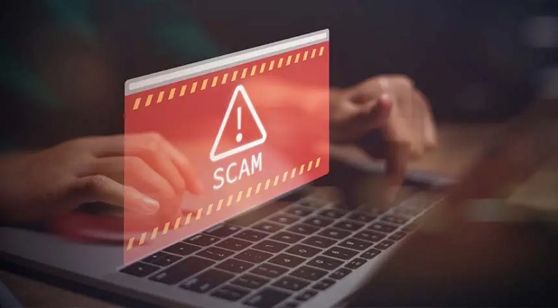 பிரித்தானியாவில் பாலியல் மோசடிகளுக்குள் சிக்கிக்கொள்ளும் இளம் ஆண்கள்