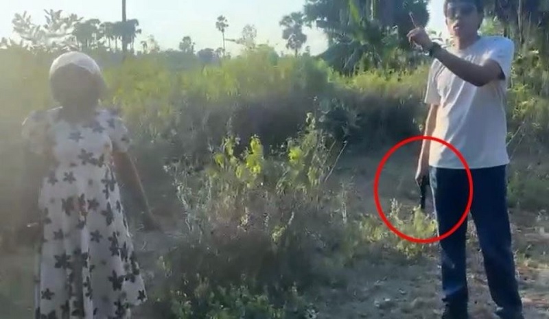 தகுதியற்றவர்களின் கைகளில் இருக்கும் துப்பாக்கி குறி வைப்பது இந்த நாட்டின் சட்டத்தையும் நீதியையும்