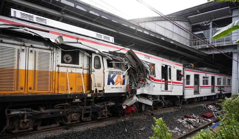 இந்தோனேசியாவில் இரு ரயில்கள் மோதி விபத்து - 7 பேர் மரணம்