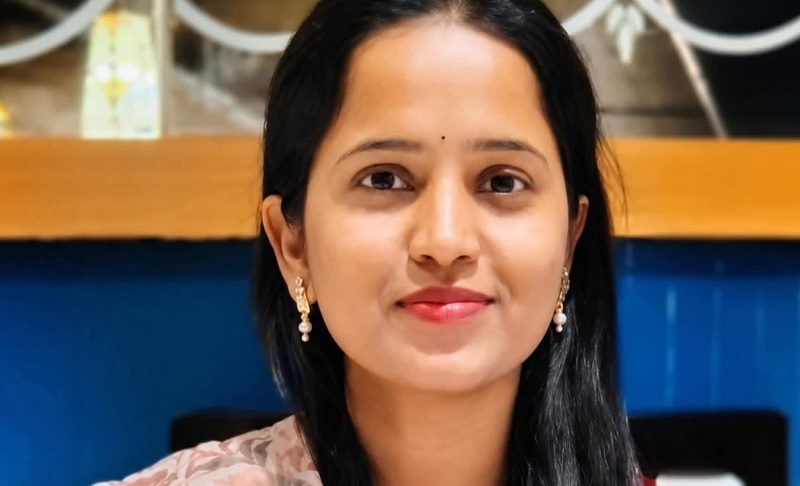 காதல் கோரிக்கையை நிராகரித்த இளம் பெண் கழுத்து அறுத்து கொலை