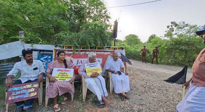 தையிட்டியில்  சட்டவிரோதமாக விகாரை அமைக்கப்பட்டுள்ள காணியை கையளிக்கக்கோரி தொடரும் போராட்டம்!