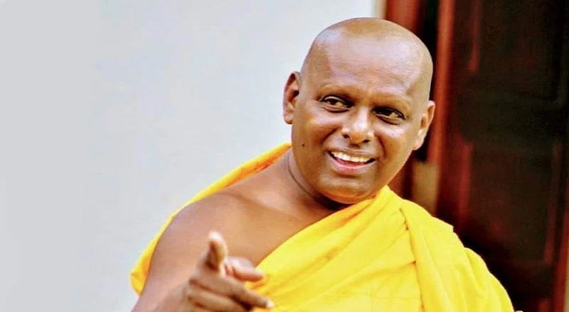 பிக்குகளுக்கும் மக்களுக்கும் இடையிலான பிணைப்பை  உடைக்க சோழ மன்னர்கள் முதல் பிரபாகரன் வரை யாராலும் முடியவில்லை!