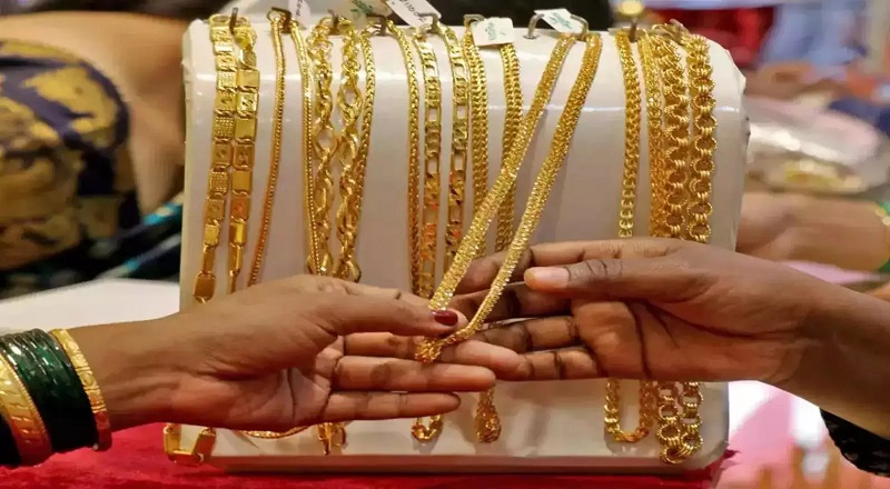 சாமானிய மக்களுக்கு எட்டாக்கனியாக மாறிய தங்கம்!! முதலீட்டாளர்கள் அதிருப்தி!