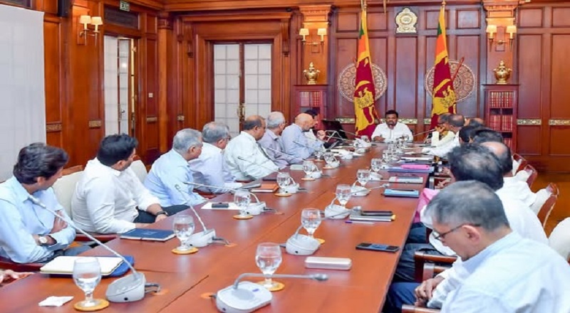 ஆடைக் கைத்தொழில் மூலம் டொலரை ஈட்ட திட்டம் : ஜனாதிபதி தலைமையில் விசேட கலந்துரையாடல்!