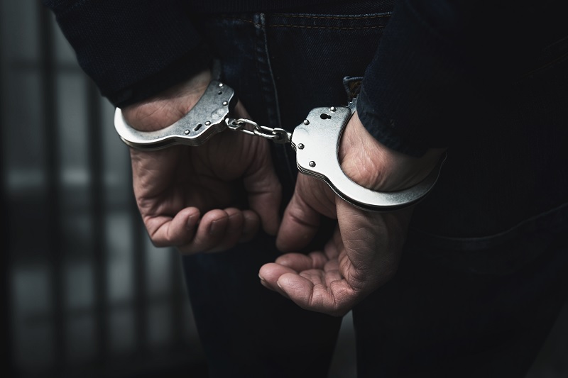 சிறு படகில் ஆங்கிலக் கால்வாயை கடந்த 21 வயது இளைஞர் கைது