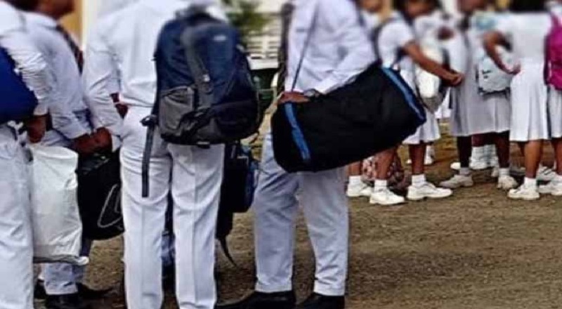 டெங்கு பரவல் -  மாணவர்கள் சீருடையோடு சேர்த்து பாதுகாப்பு உடையை அணிய அனுமதி!