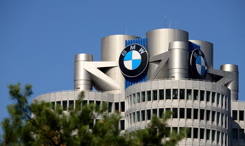 2027ம் ஆண்டு இறுதிக்குள் 8,000 வேலைகளைக் குறைக்க திட்டமிட்டுள்ள BMW