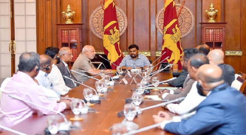ஜனாதிபதியுடன் தமிழ், முஸ்லிம் கட்சிகள் சந்திப்பு:  காணி, அரசியலமைப்பு உள்ளிட்ட முக்கிய பிரச்சினைகள் குறித்து கலந்துரையாடல்