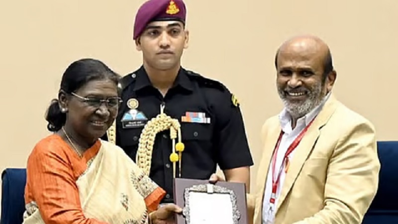 சங்கீத நாடக அகாடமி விருதை வென்ற நடிகர் வாகை சந்திரசேகர்