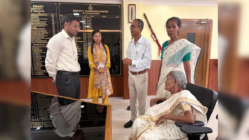 வெள்ளத்தால் பாதிக்கப்பட்ட குடும்பங்களுக்கு உதவிய 103 வயது அசாம் மூதாட்டி